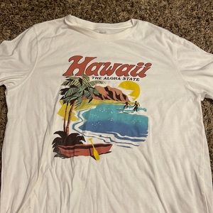 old navy graphic t-shirt (never worn )